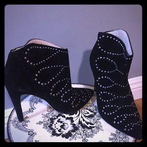 NWOT Joe’s studded booties size 8